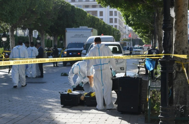 Un attentat suicide commis par une femme kamikaze a visé des véhicules de police dans le centre de Tunis, le 29 octobre 2018