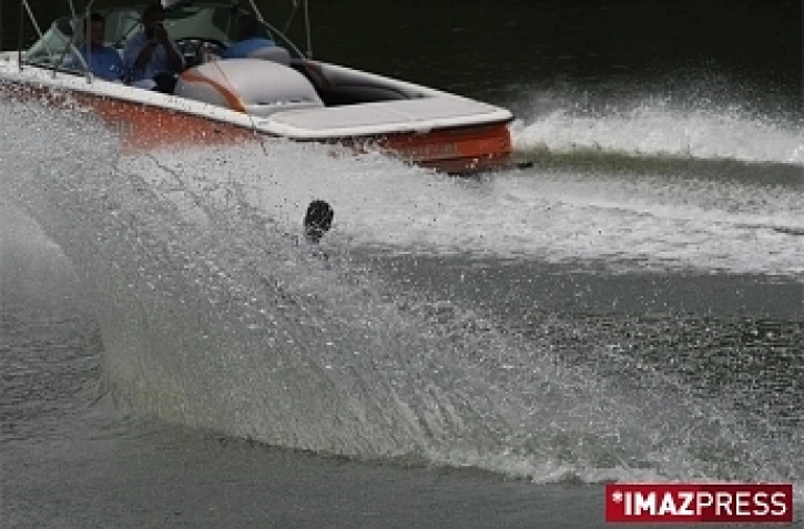 Compétition de ski nautique à l'étang Saint-Paul