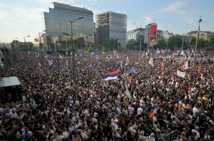 Des manifestants se sont rassemblés à Belgrade pour réclamer des élections anticipées, le 23 mai 2026