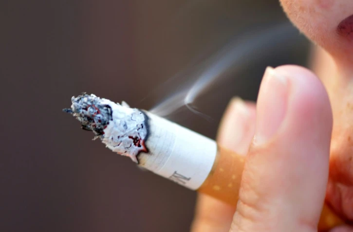 Le tabac d'abord, puis l'alcool, une mauvaise alimentation, et enfin l'obésité sont les quatre facteurs principaux en France des 40% de cancers qui seraient "évitables"