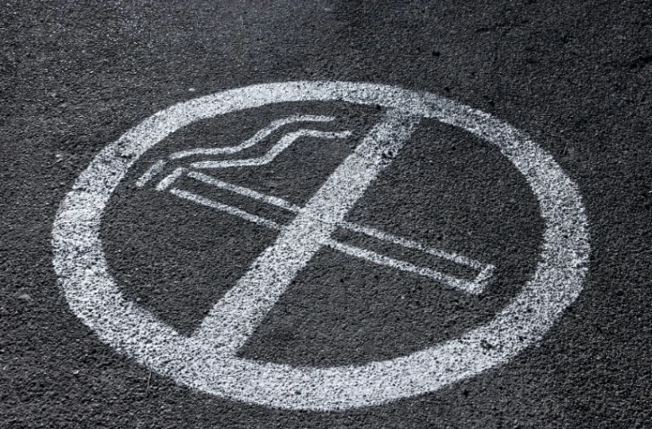 Un symbole "interdiction de fumer", le 29 septembre 2024 à Manosque, dans le sud de la France