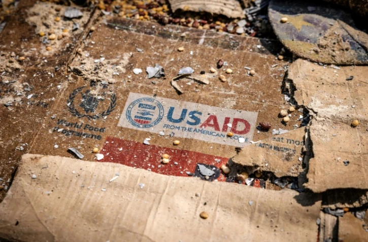 Le logo de l'agence USAID sur un carton à Bukavu, en République Démocratique du Congo, le 21 février 2025