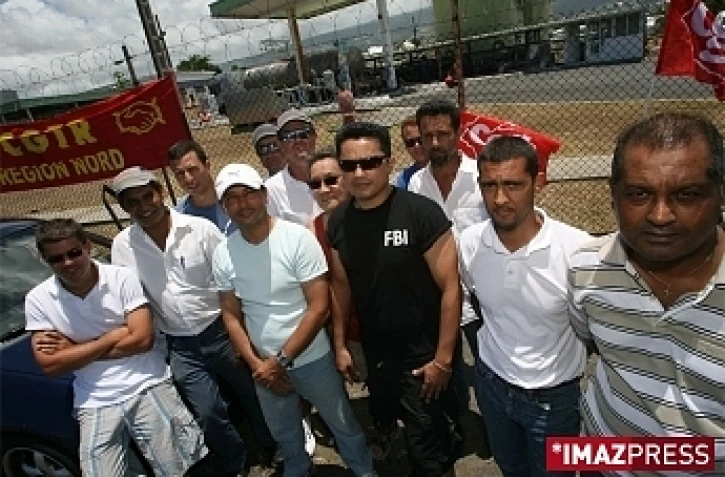 Mercredi 26 Novembre 2008
Greve au dépôt de kérosène à Gillot