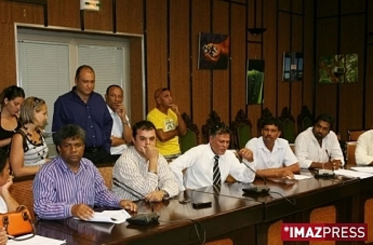 Mercredi 26 novembre 2008 - Des consommateurs se sont invités à la chambre de commerce pour protester contre le l'augmentation du coût de la vie