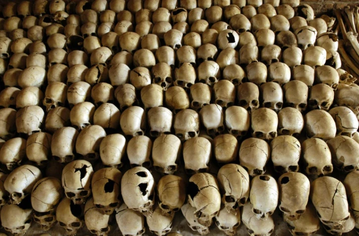 Des crânes de victimes du génocide de 1994 au Mémorial du Genocide, le 27 février 2004 à Nyamata, au Rwanda