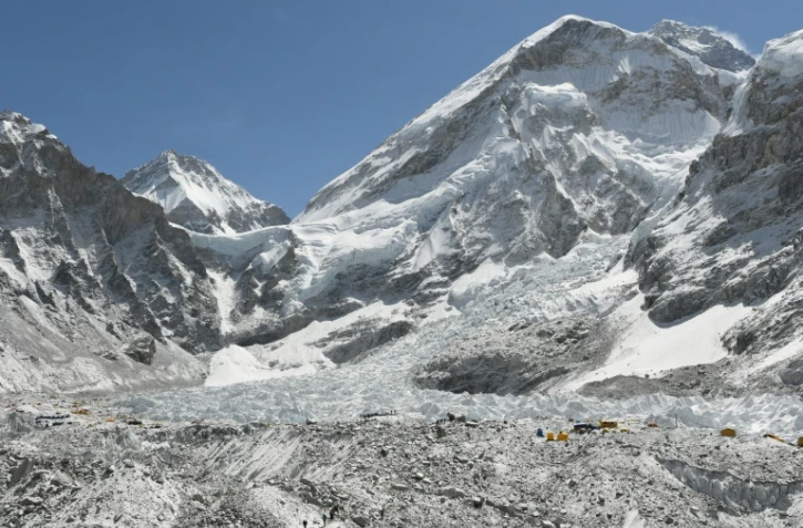Le 26 avril 2018 un camp de base sur l'Everest