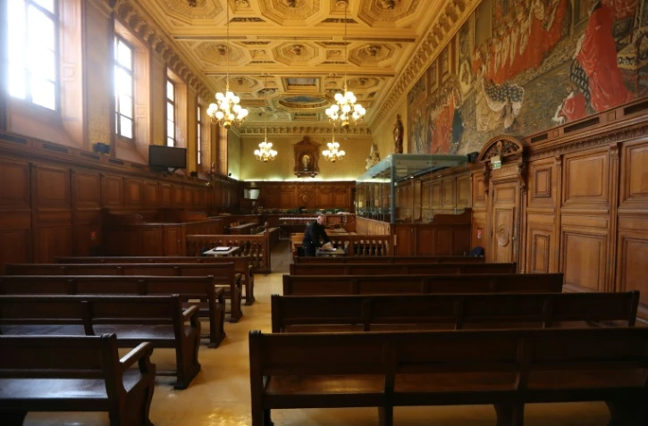 En janvier, face à l'absence de réponse de la juge, le parquet et les parties civiles avaient saisi la cour d'appel de Paris pour qu'elle tranche cette question: Sarah Halimi a-t-elle été "ciblée" en raison de son appartenance religieuse ?