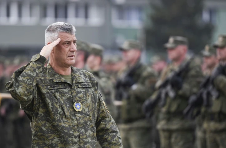 Le président kosovar Hashim Thaci inpecte les membres de al Kosovo Security Force à Pristima, le 13 décembre 2018.