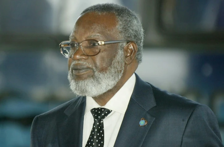 Sam Nujoma à l'ouverture d'une réunion des chefs de gouvernement du Commonwealth, au centre international de conférence d'Abuja au Nigeria, le 5 décembre 2003