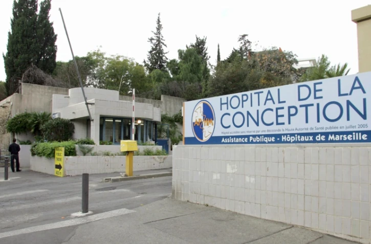 Après 15 jours de recherches, un septuagénaire atteint de démence, disparu d'un service hospitalier marseillais où il attendait une séance de chimiothérapie, a été retrouvé mort, deux étages plus haut, dans une unité désaffectée du même établissement