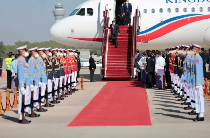 Photo de la Myanmar's Military Information Team montrant l'arrivée du Premier ministre du Cambodge Hun Sen à Naypyidaw en Birmanie le 7 janvier 2022