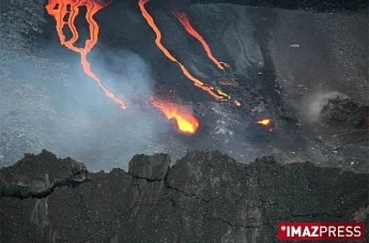 Lundi 15 Décembre 2008


Le piton de la Fournaise est entré en éruption vers 2 heures 45 ce lundi 15 décembre
 2008