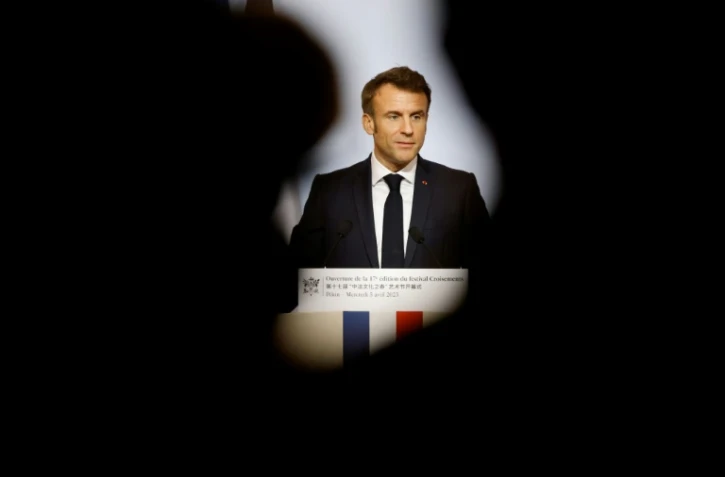 Le président français Emmanuel Macron prononce un discours à Pékin, le 5 avril 2023