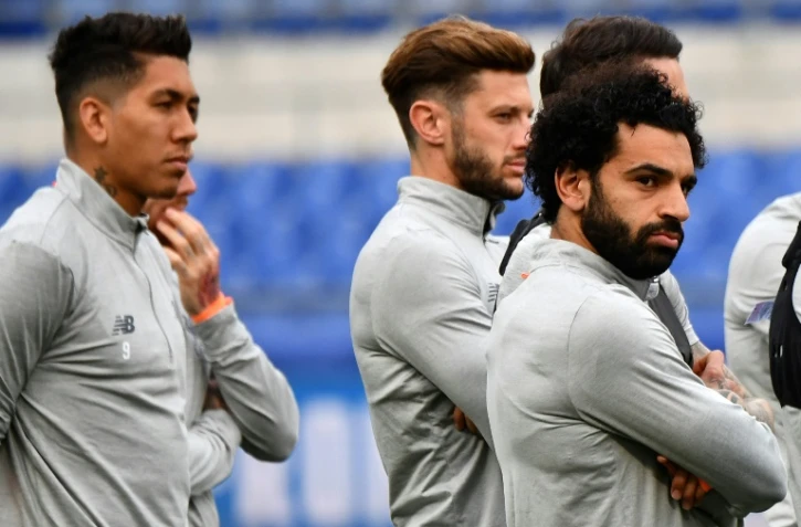L'attaquant Mohamed Salah (d) lors d'une séance d'entraînement avec ses coéquipiers de Liverpool, le 1er mai 2018 à Rome
