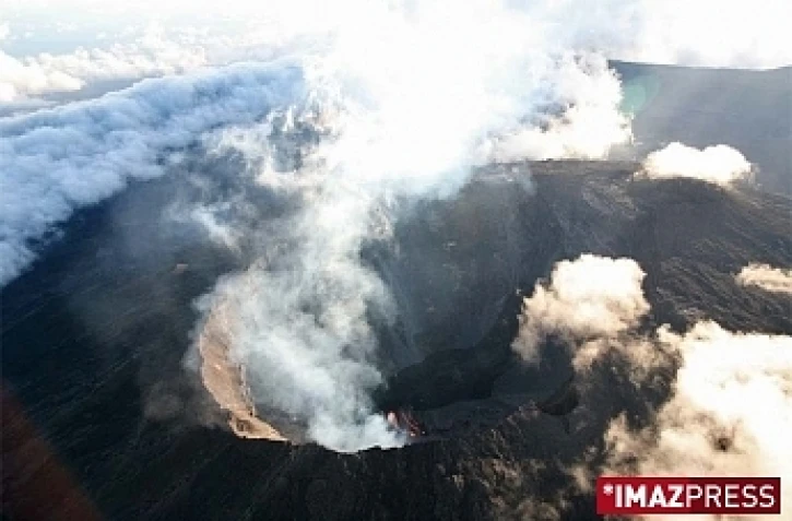 Le volcan poursuit son show