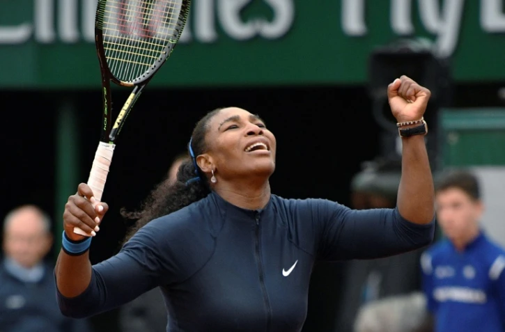 Serena Williams exulte après sa victoire sur la Kazakhe Yulia Putintseva en quarts de finale de Roland-Garros, le 2 juin 2016