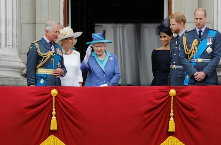 La reine d'Angleterre Elizabeth II réunit le noyau dur de son clan lundi, après la crise déclenchée par la volonté du couple de se mettre en retrait de ses obligations royales
