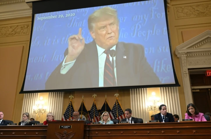 Une vidéo de l'ancien président Donald Trump projetée devant une commission d'enquête parlementaire, à Washington, le 13 juin 2022