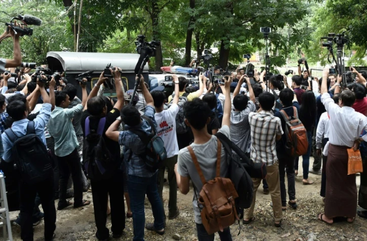 Birmanie: deux journalistes de Reuters condamnés à sept ans de prison