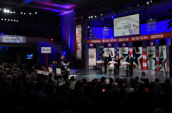 Les candidats démocrates à la Maison Blanche Bernie Sanders, Hillary Clinton, et Martin O?Malley lors du deuxième débat des primaires démocrates à Des Moines, le 15 novembre 2015