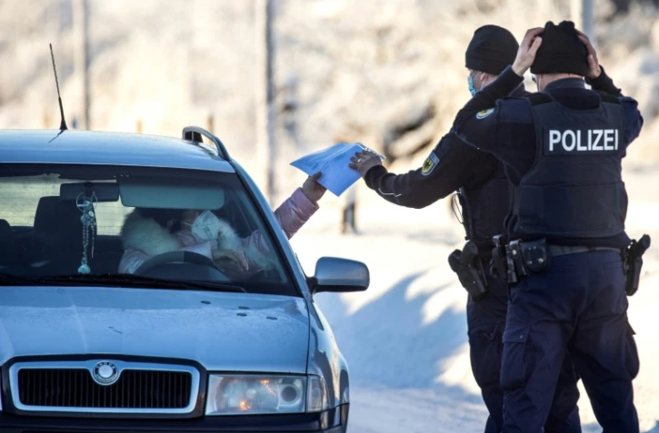 Contrôle des frontières entre la République tchèque et l'Allemagne près de Zinnwald (est de l'Allemagne), le 14 février 2021