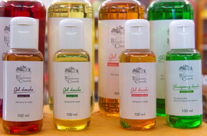 Des gels douche fabriqués par les soeurs de l'abbaye de Saint-Vincent, à Chantelle (Allier), le 30 septembre 2017