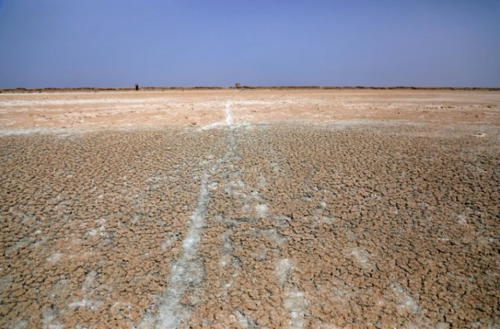 Le lac Sawa asséché dans la province de Muthana, le 19 avril 2022 en Irak