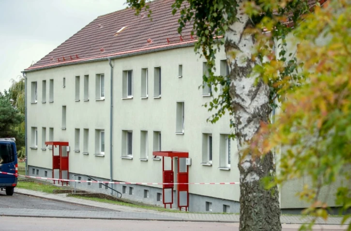 Un cordon policier devant une maison à Benndorf, le 10 octobre 2019 en Allemagne