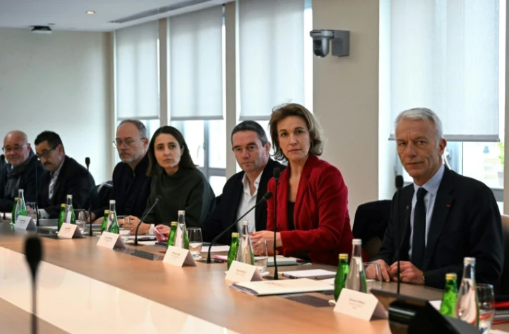 Réunion du Premier ministre François Bayrou avec les organisations syndicales et patronales sur le dossier des retraites, avec Sophie Binet, la secrétaire générale de la CGT (4e à partir de la gauche), Yvan Ricordeau (CFDT), Marylise Léon, la secrétaire générale de la CFDT, Patrick Martin, président du Medef, Paris, le 17 janvier 2025