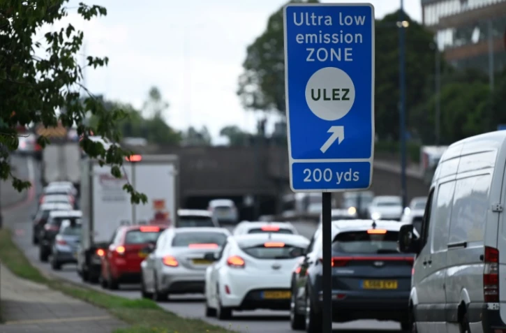 Un panneau signale une zone ULEZ (ultra low emission zone) près de Hanger Lane, dans l'ouest de londres, le 22 juillet 2023