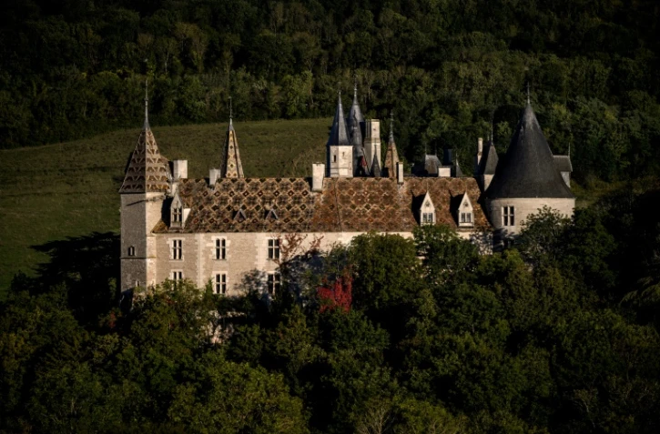 Le château de La Rochepot, en Côte-d'Or, le 8 octobre 2021
