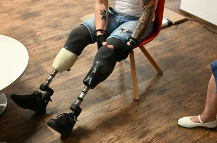 Vitaliy Saiko, un ex-soldat qui a perdu ses jambes pendant la guerre en Ukraine, est l'un des premiers patients à bénéficier d'un programme allemand de soins destiné aux amputés ukrainiens, le 25 juillet 2024 à Berlin