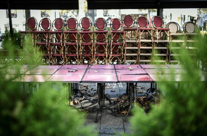 Un restaurant fermé sur les Champs-Elysées à Paris le 12 novembre 2020