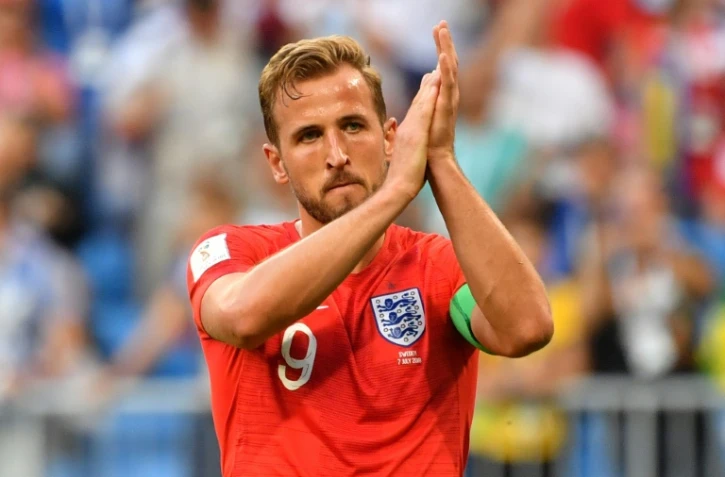 L'attaquant Harry Kane applaudit lors de la qualification de l'Angleterre en demi finale du Mondial le 7 juillet 2018