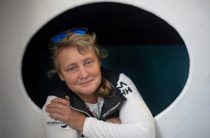 La navigatrice britannique Pip Hare à bord de son monocoque Imoca 60 Medallia, le 23 octobre 2020 aux Sables d'Olonne, avant le départ du Vendée Globe