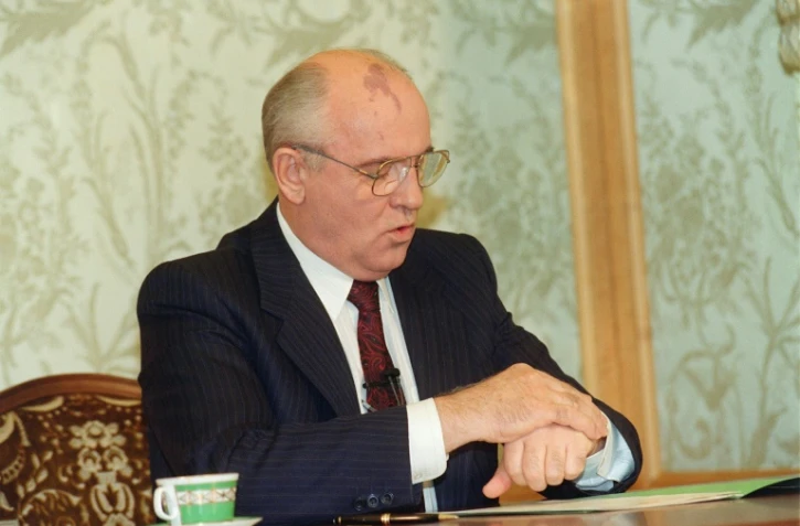 Le président soviétique Mikhaïl Gorbatchev se prépare à s'adresser à la Nation pour annoncer sa démission, le 25 décembre 1991