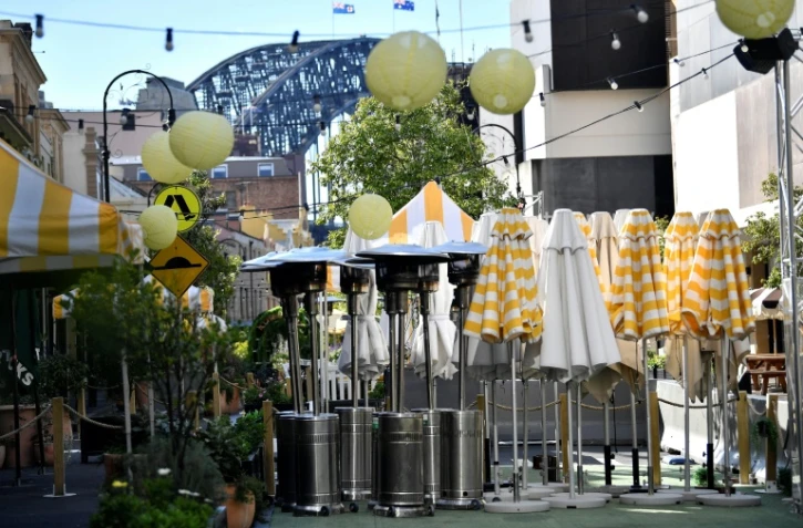 Le quartier généralement très fréquenté de "The Rocks", à Sydney, le 26 juin 2021, alors que la ville australienne entame un confinement de deux semaines après l'apparition de cas de variant Delta du Covid 