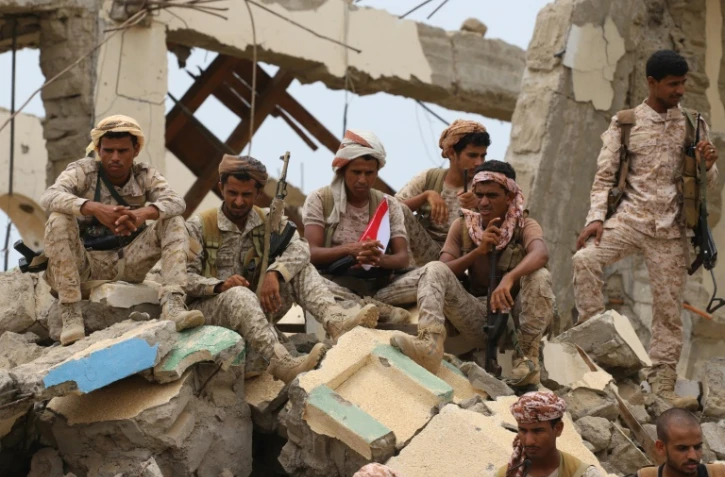 Des combattants yéménites soutenus par l'Arabie saoudite à Medi (Yémen) le 22 avril 2019