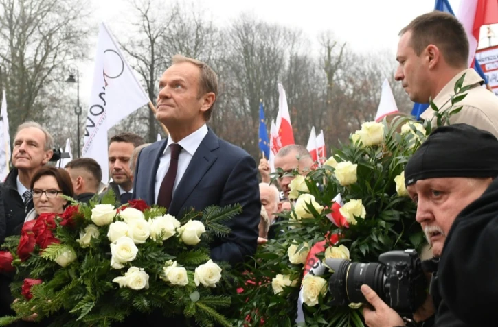 Le président du conseil européen Donald Tusk lors d'un dépôt de gerbe au monument du maréchal Jozef Pilsudski, père de l'indépendance polonaise, à Varsovie, le 11 novembre 2018