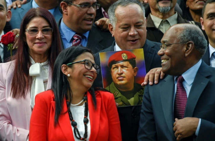 Delcy Rodriguez (veste rouge), présidente d' Assemblée constituante controversée au Venezuela, le 4 août 2017 à Caracas 