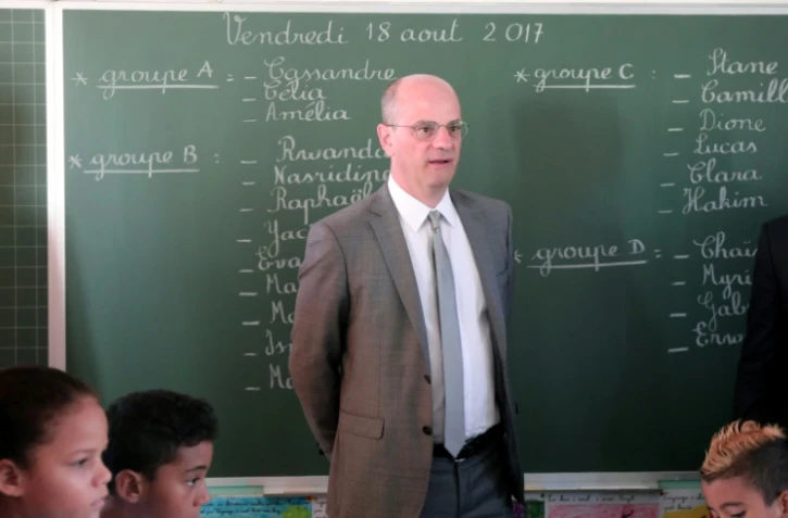 Le ministre de l'Education nationale Jean-Michel Blanquer visite une école élémentaire à Saint-Denis de la Réunion, le 18 août 2017