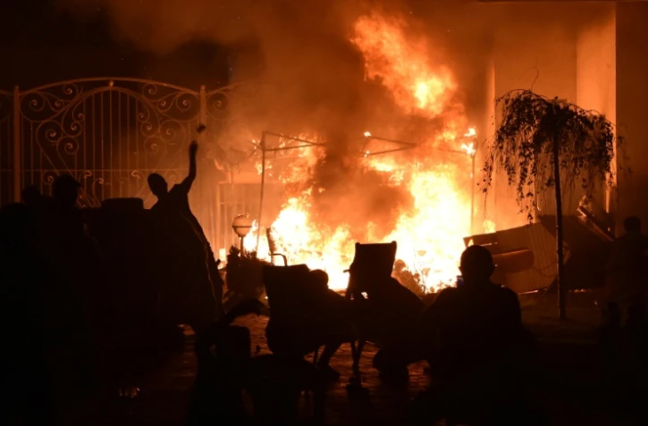 Affrontement entre les partisans de l'ancien président Almazbek Atambaïev et les forces de l'ordre dans le village de Koi-Tash, près de Bichkek, le 7 août 2019 au Kirghizstan