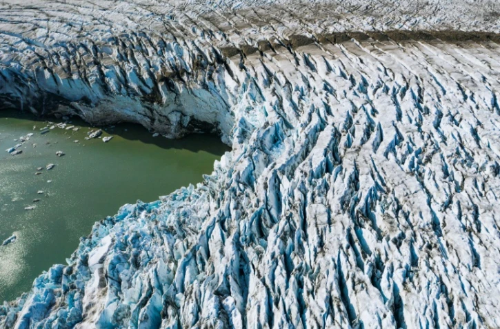 Vue aérienne du glacier Apuslajik, près de Lulusuk, le 17 août 2019 au Groenland
