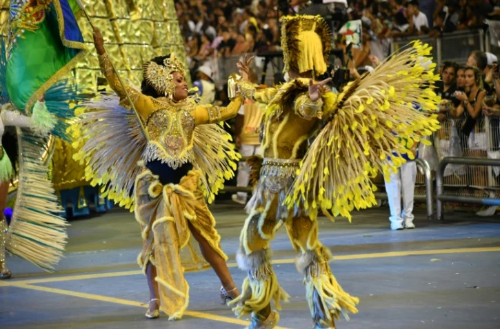 Des danseurs de samba au carnaval de Sao Paulo, au Brésil, le 11 février 2018