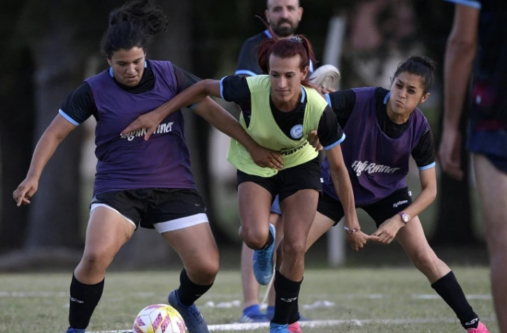Emilia Braga (L) and Leonela Miranda 
