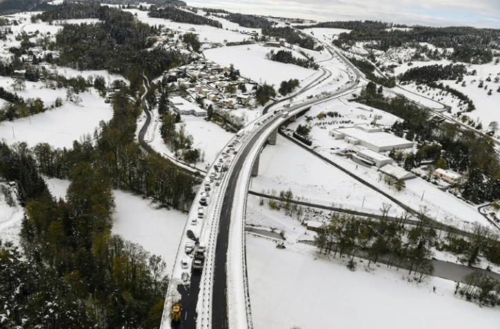La RN 88 sous la neige près de Firminy dans la Loire le 30 octobre 2018