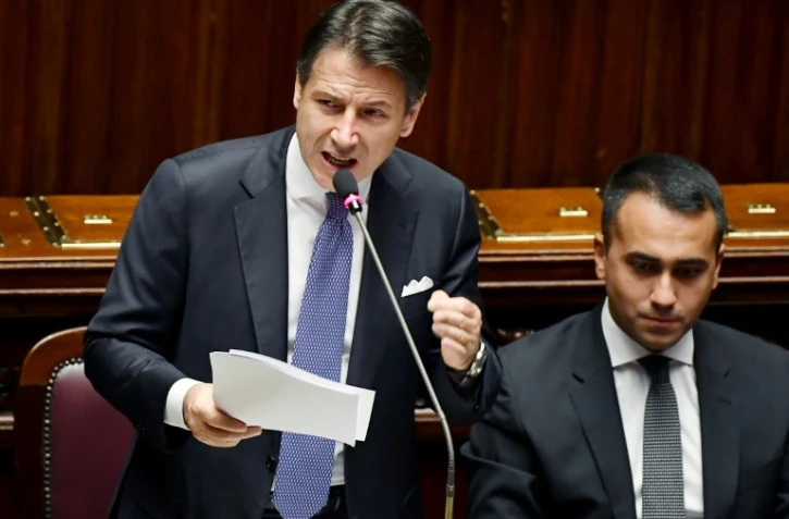 Le Premier ministre italien Giuseppe Conte prononce son discours de projet politique au Parlement à Rome le 9 septembre 2019, aux côtés du ministre des Affaires étrangères Luigi Di Maio
