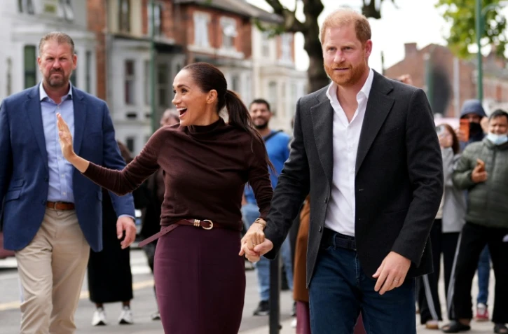 Le prince Harry et son épouse Meghan, duc et duchesse de Sussex, lors d’une visite au 'Himmah Hub", un groupe d’action communautaire luttant contre la précarité alimentaire, le 15 octobre 2026 à Nottingham, dans le centre de l’Angleterre