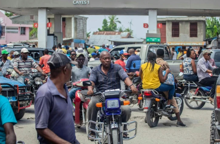 Une rue animée de la ville des Cayes, le 23 août 2021, dix jours après le séisme en Haïti