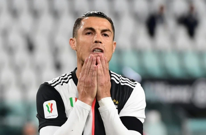 L'attaquant portugais de la Juventus Turin Cristiano Ronaldo après avoir manqué un pénalty en demi-finale retour de la Coupe d'Italie face à l'AC Milan le 12 juin 2020 à Turin.